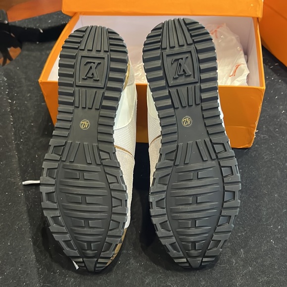 Brand new ladies size 42 I wear 9 , These would perfectly fit size 8 to 8 1/2 - Picture 3 of 4